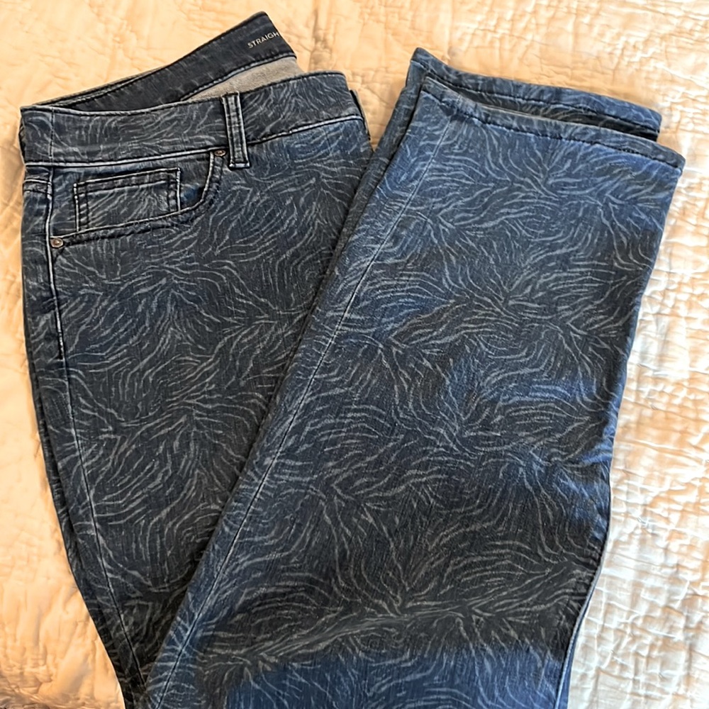 Chico’s jeans size 1.5 equal to size 10 short NWOT never worn. Length 28 waist